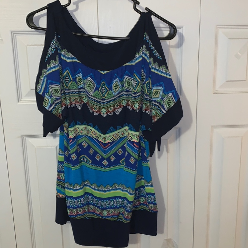 Multicolored size 2X shirt.